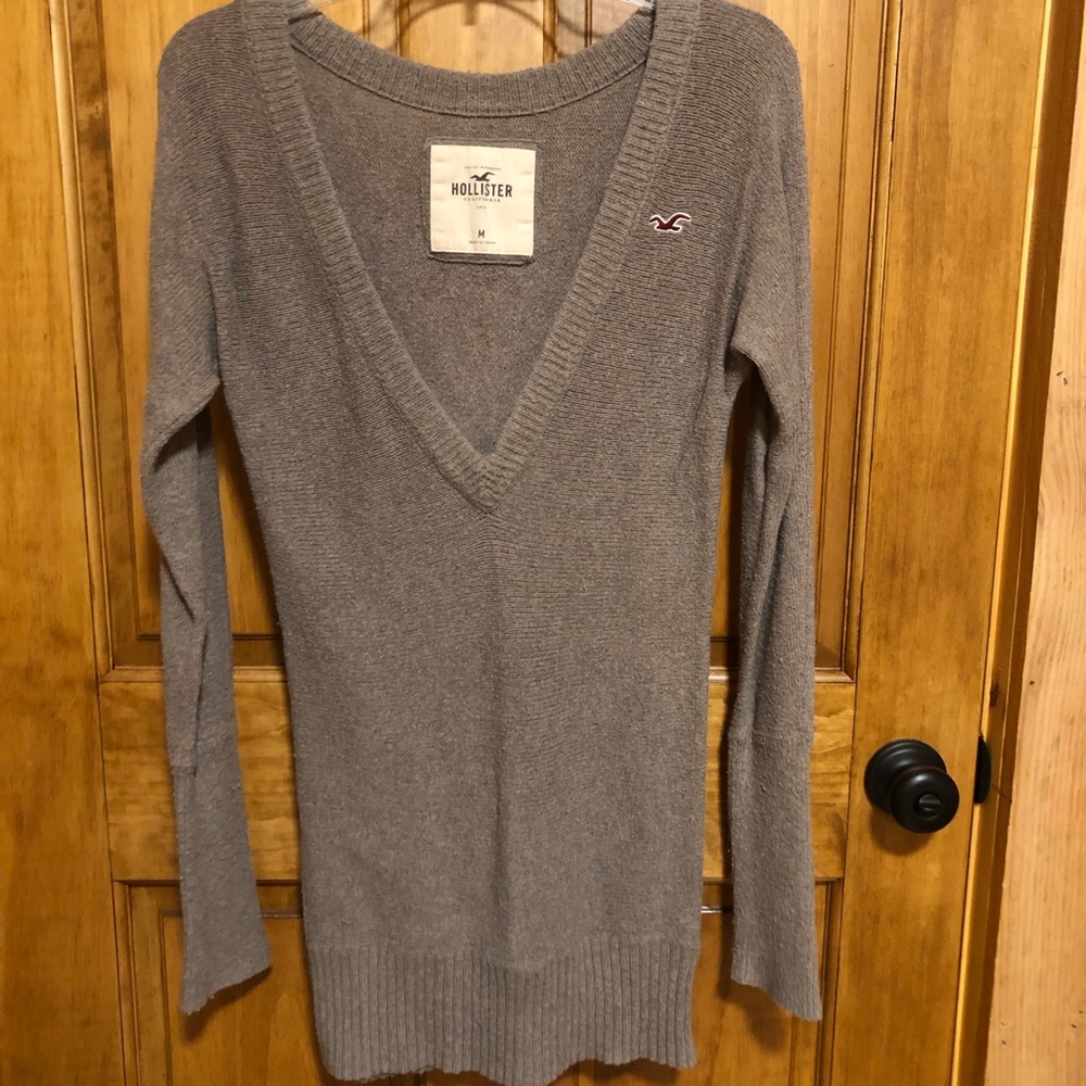 Hollister Women's V-Neck Sweater in Taupe